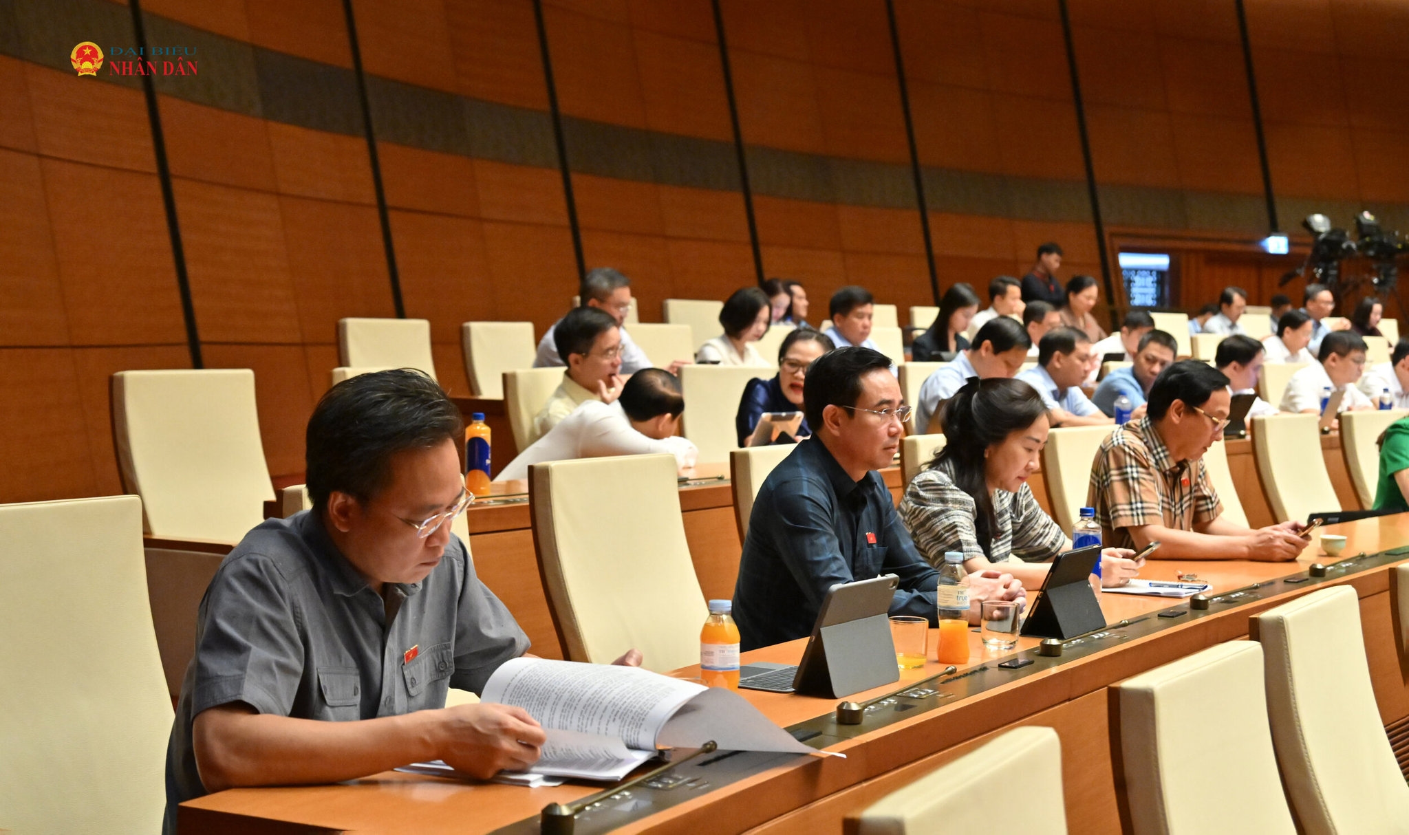 Các đại biểu tham dự phiên họp. Ảnh: Quang Khánh